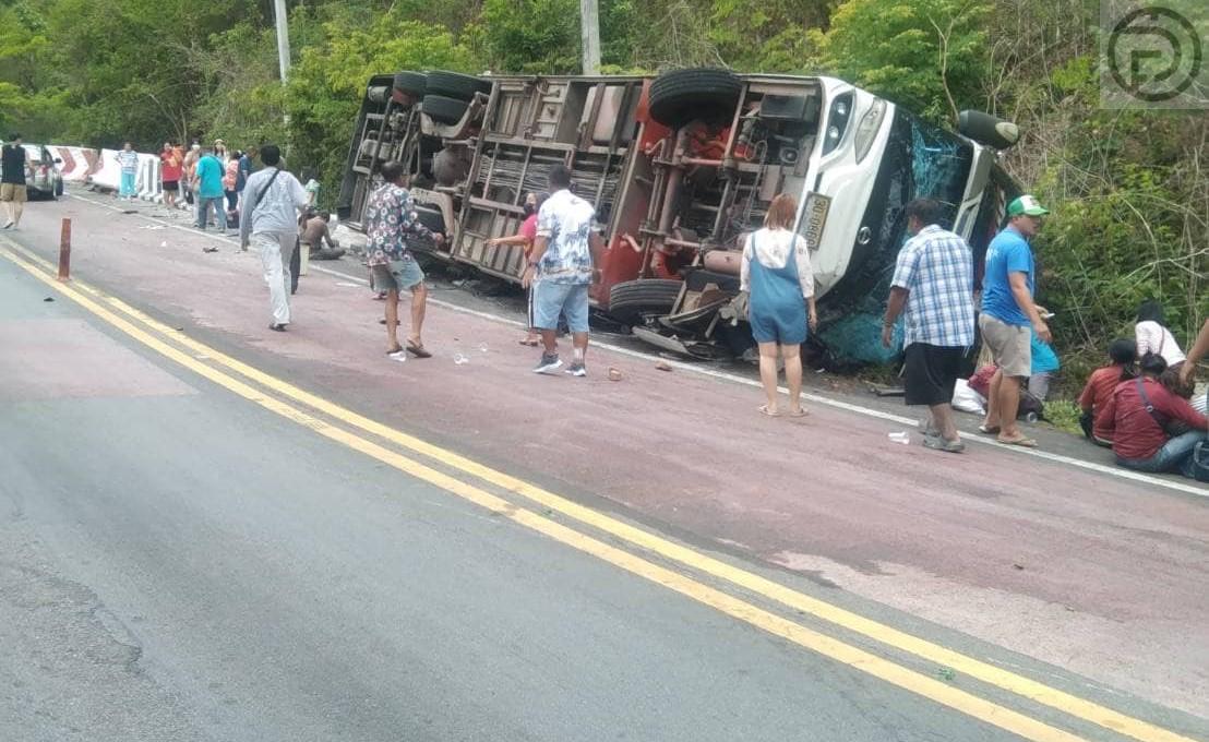 Два человека погибли, 49 получили ранения после переворота туристического автобуса в Канчанабури