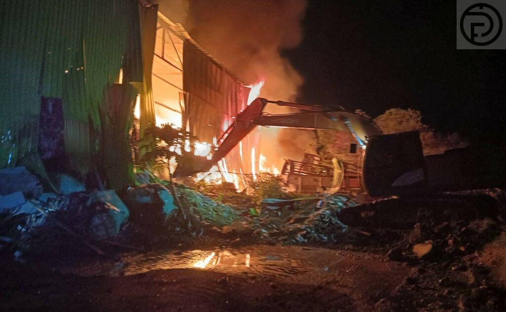 Масштабный пожар на мусороперерабатывающем заводе вызвал панику  на острове Самуи