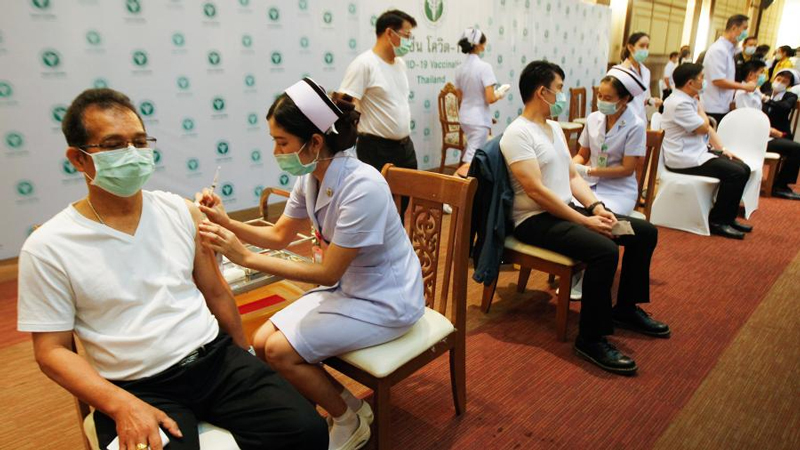 В Бангкоке 70% населения завершили вакцинацию от коронавируса