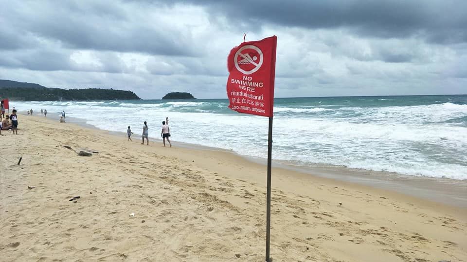 Спасатели Пхукета предупреждают о сильных течениях возле пляжей