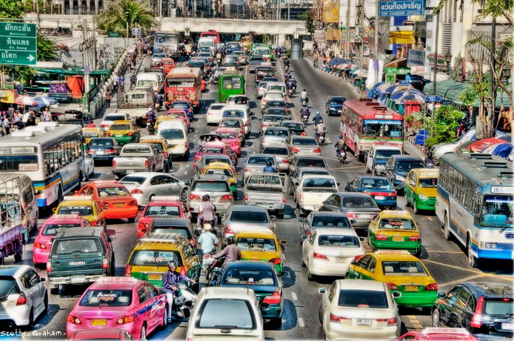 В 2017 г. тайские автомобилисты простояли в пробках 56 часов