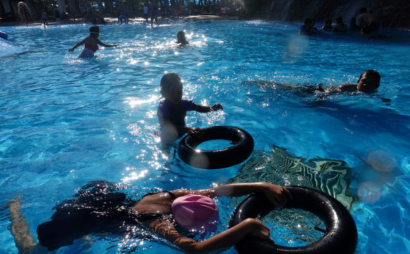 В Бангкоке и на юге Таиланда на месяц закрываются аквапарки и фуд-корты