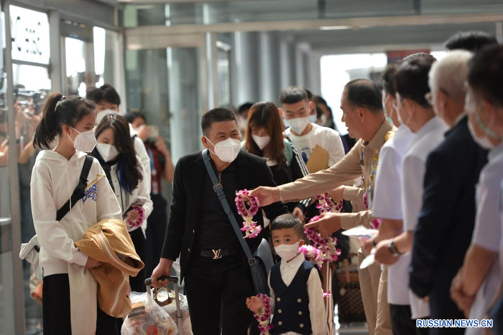 Таиланд принял первую группу китайских туристов после оптимизации Китаем мер борьбы с COVID-19