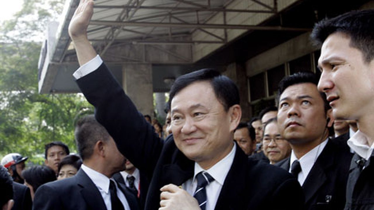 Суд в Таиланде заочно приговорил экс-премьера Таксина Чинавата к трем годам тюрьмы