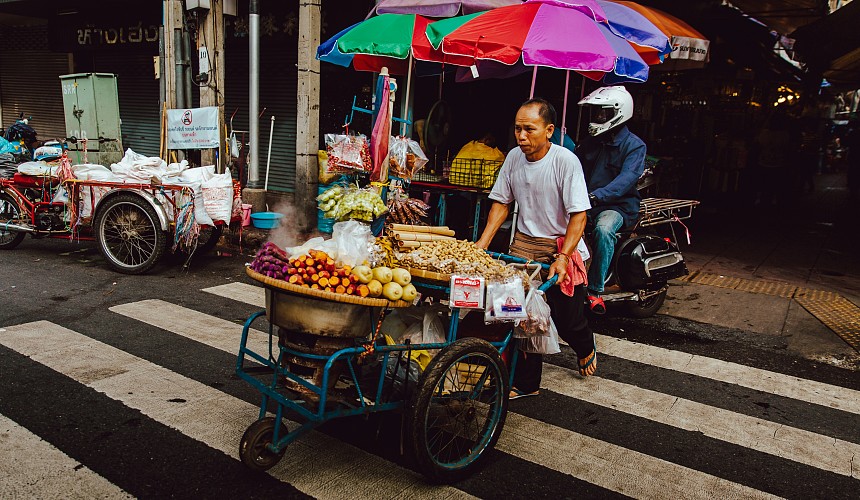 Туристам запретили везти из Таиланда корзины с фруктами
