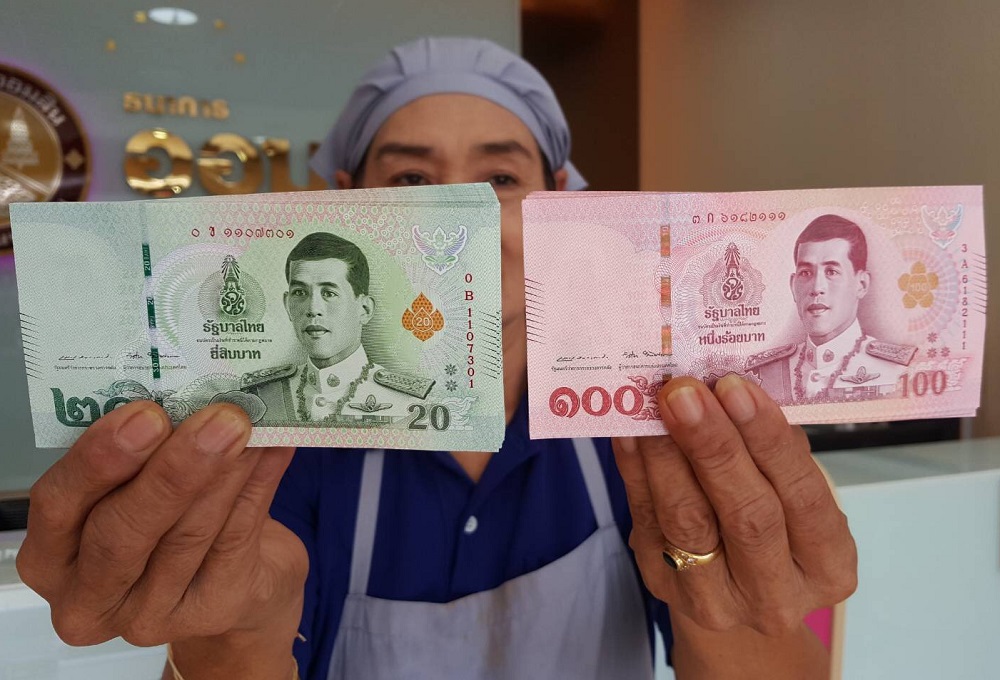 Таиланд проводит дезинфекцию монет и банкнот