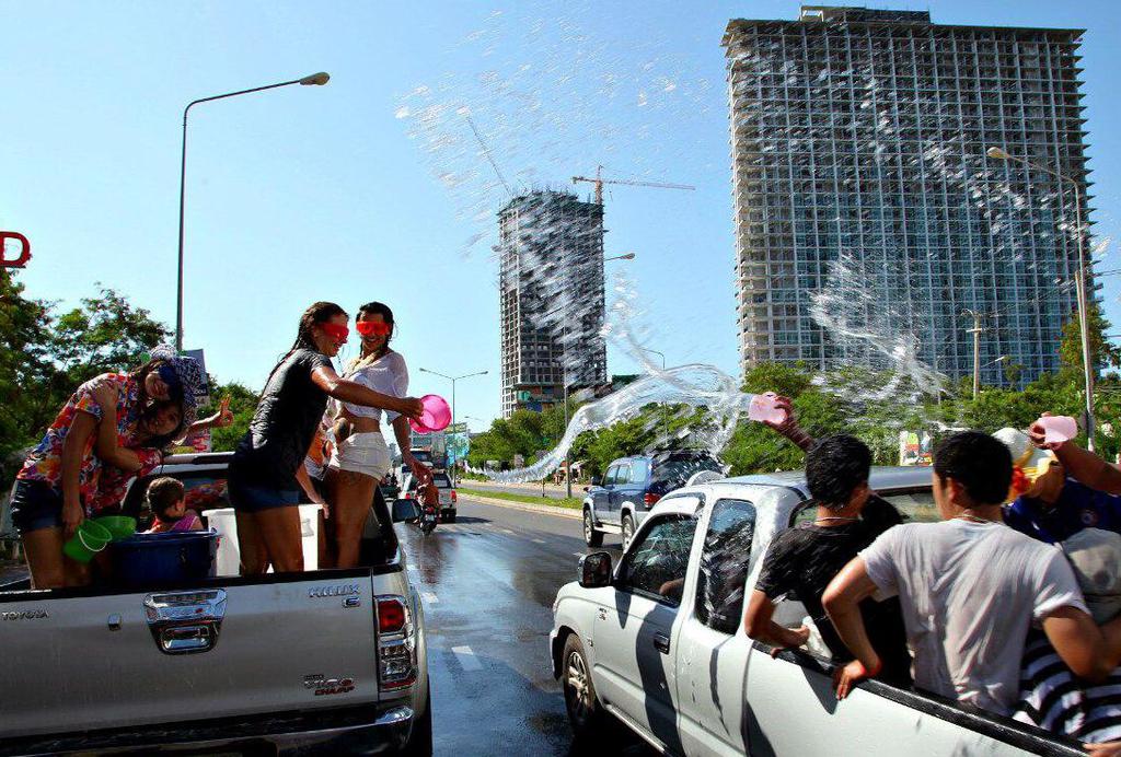 Правительство Таиланда рассматривает вопрос о продлении праздников Сонгкран