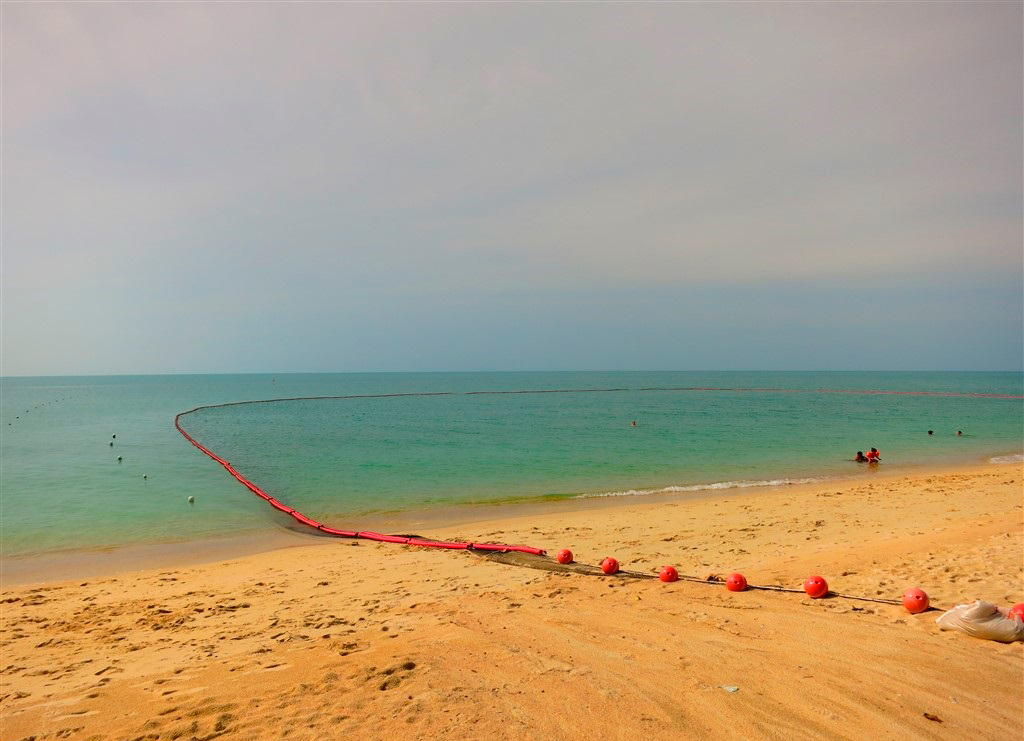 На пляжах Самуи установлены защитные сети от медуз