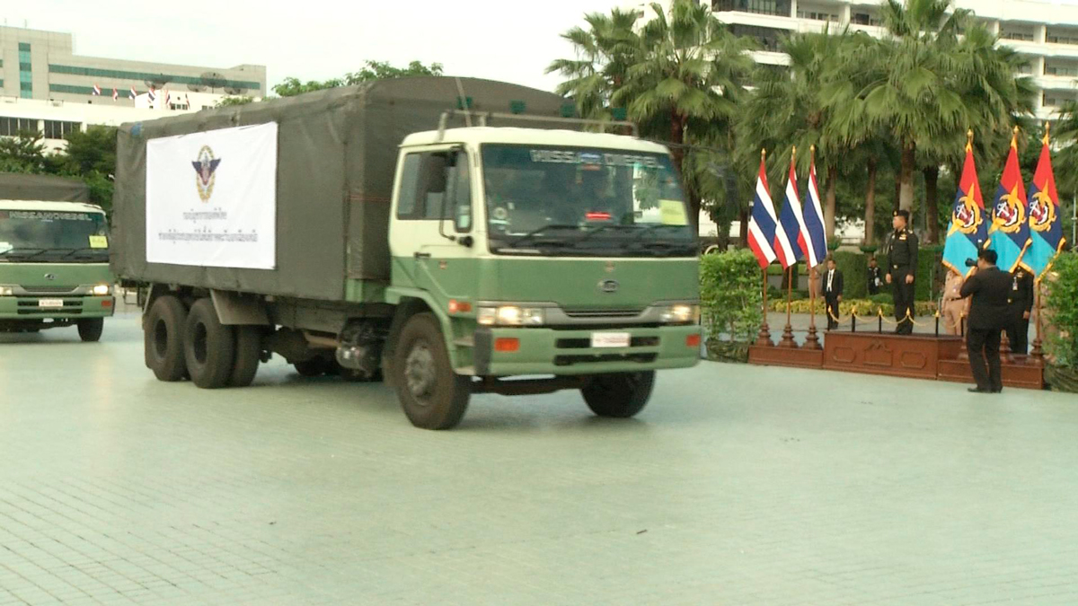 Главный штаб Армии Таиланда направил караван с гуманитарной помощью пострадавшим от наводнения
