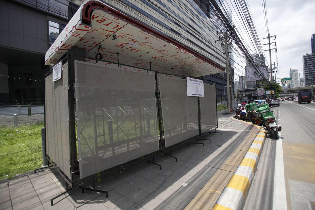 В Бангкоке появляются автобусные остановки нового поколения
