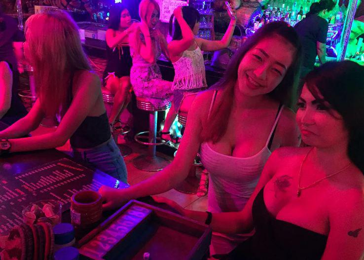 Бесплатные визы и бары до 4 утра - что предложил министр туризма в Таиланде
