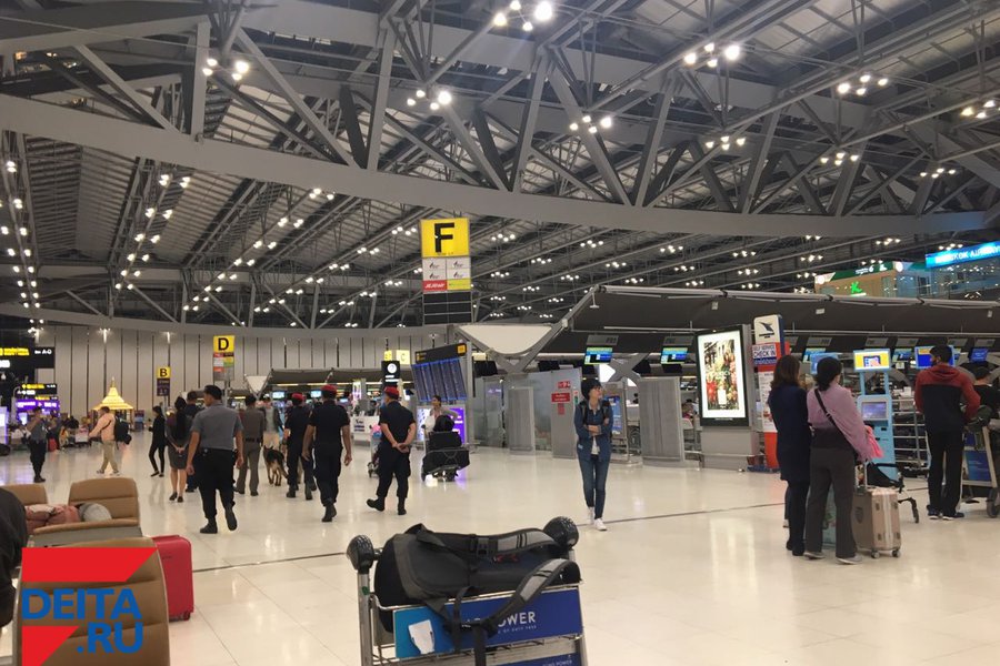Знатно поживились за счет туристов сотрудники аэропорта в Таиланде