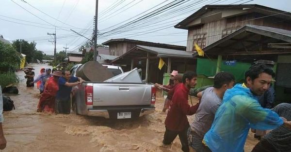 Тропический шторм "Синлаку" разрушил более 1300 домов в Таиланде