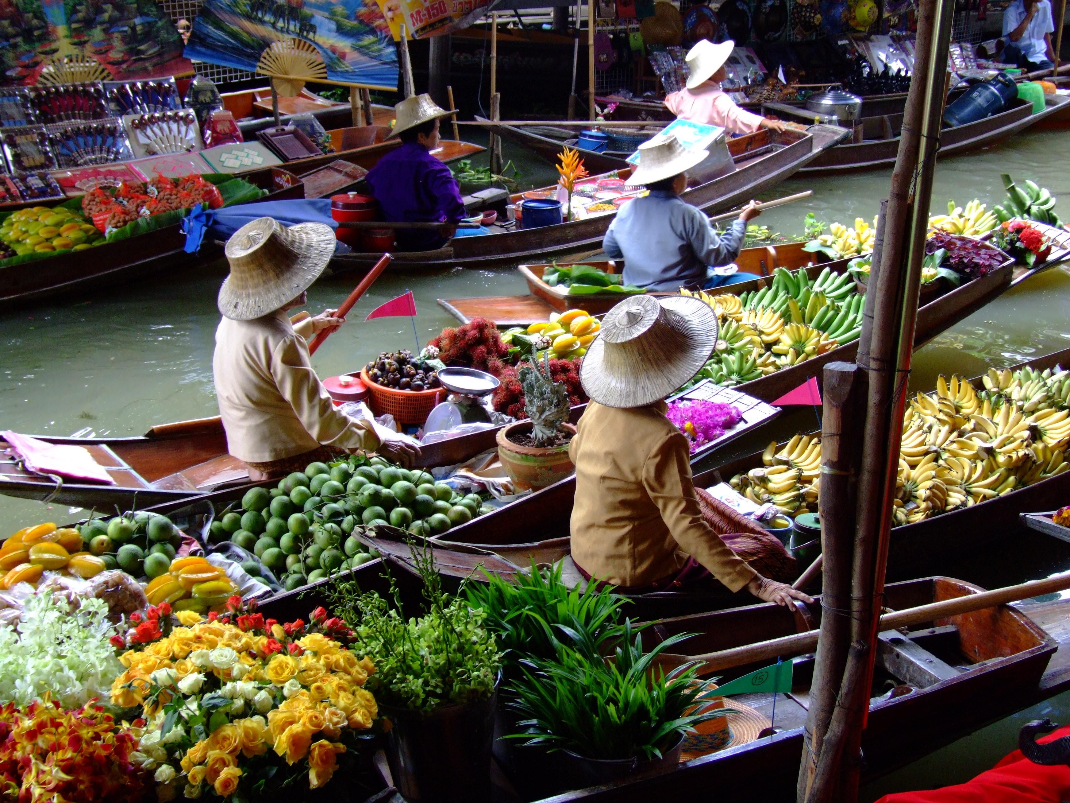 В попытке снизить стоимость жизни, правительство Таиланда сохранило контроль цен на 51 вид товаров