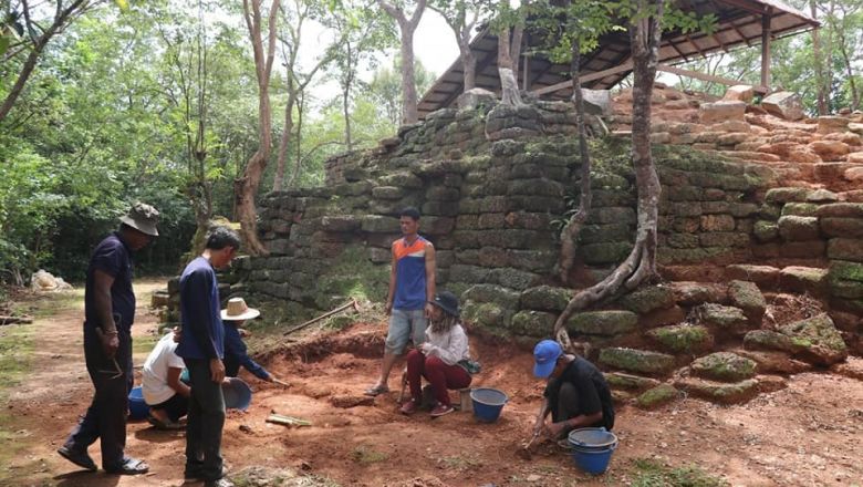 На Пном Боке в археологическом парке Ангкор в провинции Сием Рип проводят раскопки