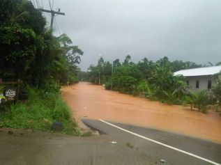 Из-за наводнений в 5 районах Пан-Нга объявлено чрезвычайное положение