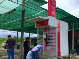 "Сварщики" украли 370 тыс. батов из банкомата на 344-м шоссе в Чонбури