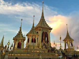 Таиланд продлил доступ в королевский крематорий Пумипона до 31 декабря