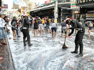 Полицейские провели генеральную уборку на Волкин-стрит