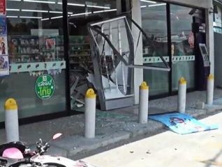 В Чон-Бури огромное колесо разгромило 7-Eleven