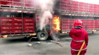 На трассе в Чон-Бури загорелся грузовик