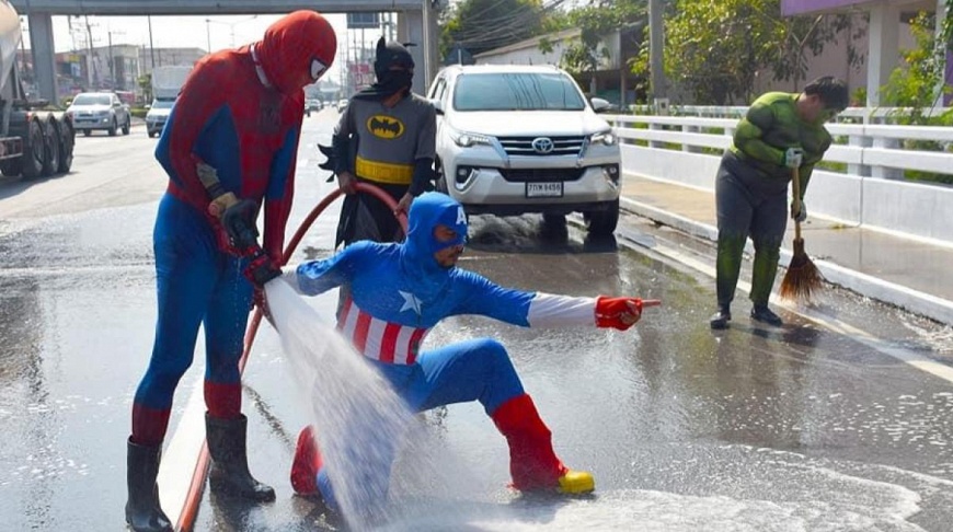 Чтобы все были спокойны: в Таиланде на уборку дорог вышли супергерои