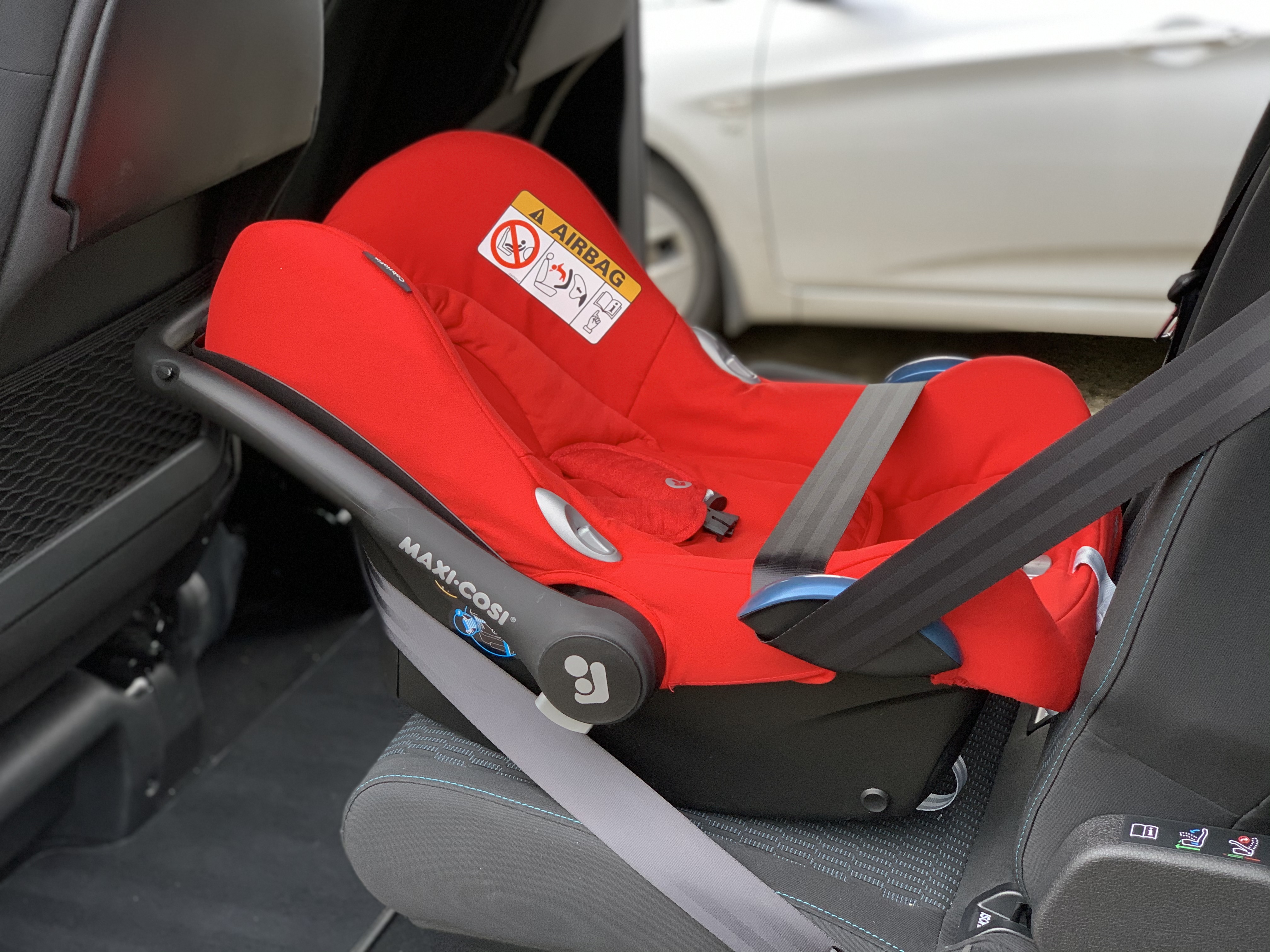 Использование детских кресел или иных аналогов станет обязательным для перевозки детей в автомобиле