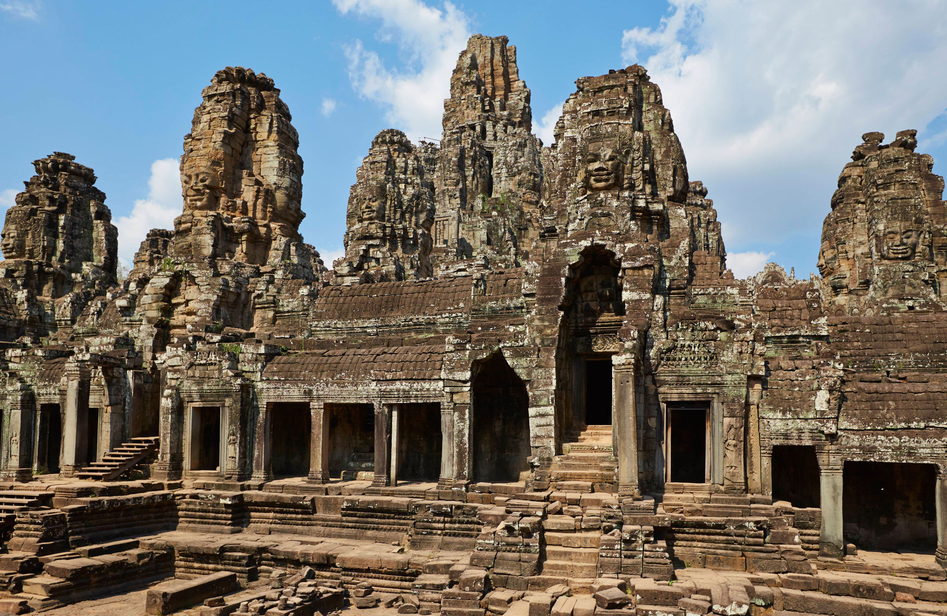 Власти Камбоджи запретили туристам приносить еду в Ангкор-Ват
