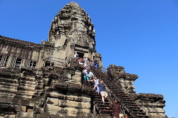 «Страна одного доллара»: Почему туристы все чаще выбирают Камбоджу