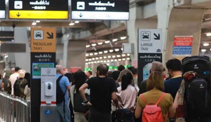 Прилетающих в Таиланд туристов выборочно проверяют на COVID-19