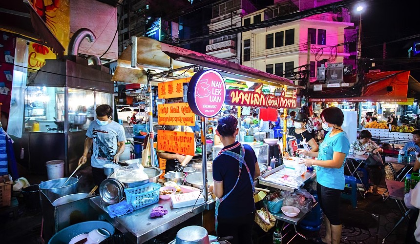 Туристы в Таиланде стали экономить на еде