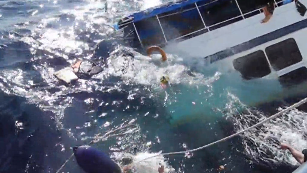 В Таиланде с тонущего катера спасли более 20 китайских туристов