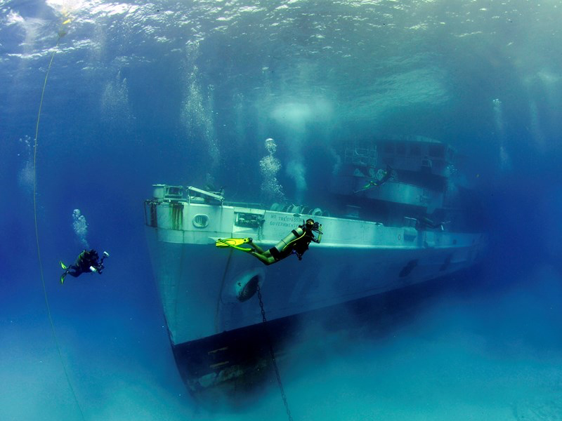 Дайверский бот затонул у Симиланских островов