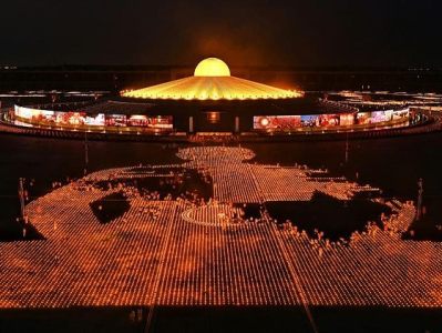 В Таиланде в День Земли для спасения климата зажгли 300 тыс. свечей