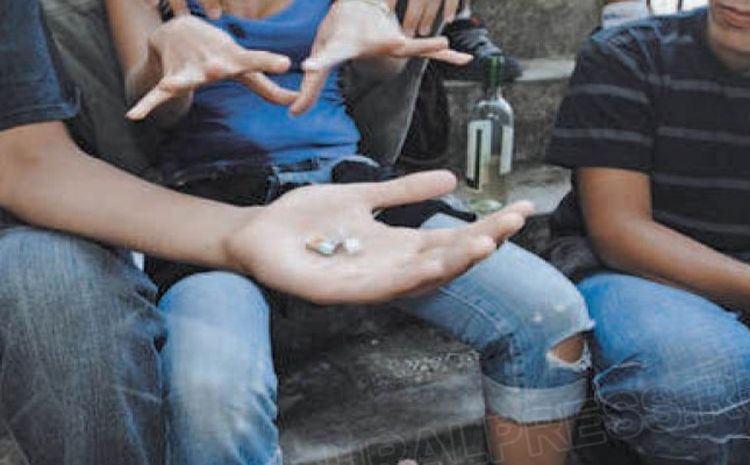 Десятки подростков, опьяненных наркотиками, задержаны в баре Паттайи