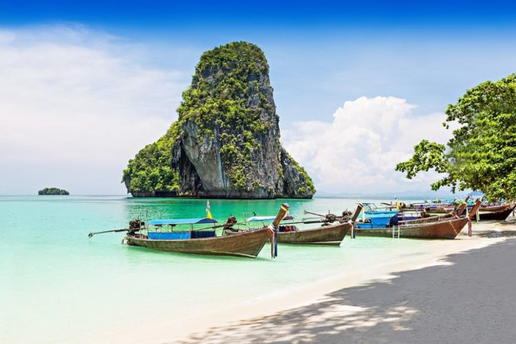 Таиланд ужесточает въездные требования и открывает новые острова