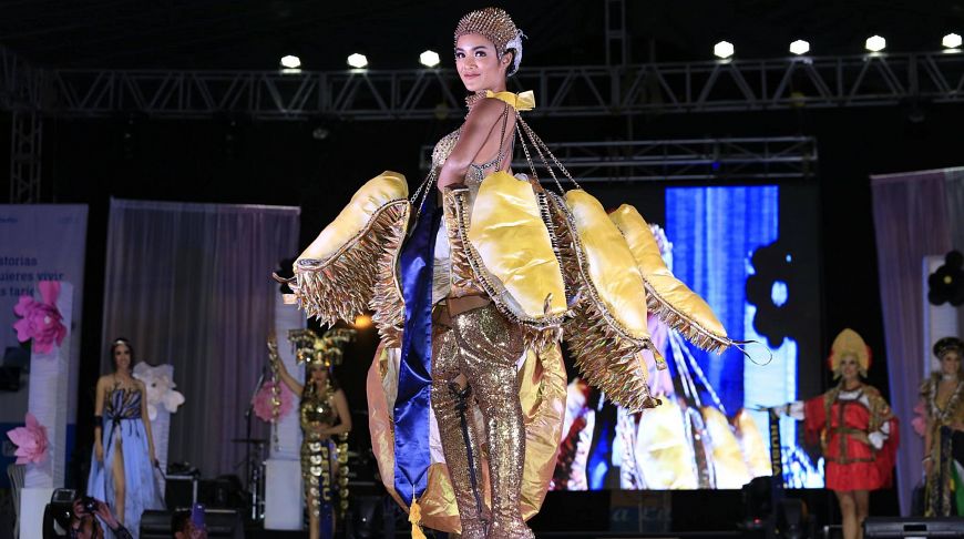 Платье-дуриан из Таиланда названо лучшим национальным костюмом