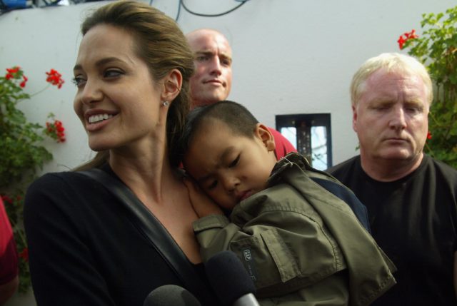 Приёмного сына Анджелины Джоли могли «выкупить» у родной семьи в Камбодже