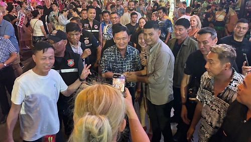 Таксин Чинават находится с визитом на Пхукете