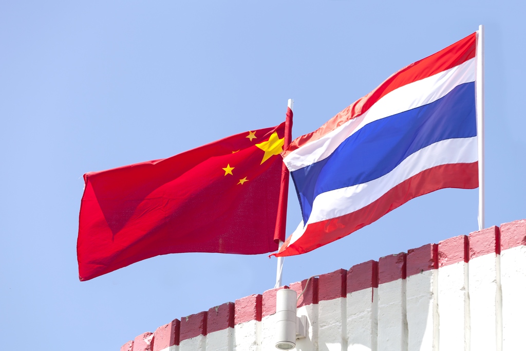 Ли Кэцян и Прают Чан-Оча обменялись поздравительными телеграммами по случаю 45-летия установления дипломатических отношений между Китаем и Таиландом