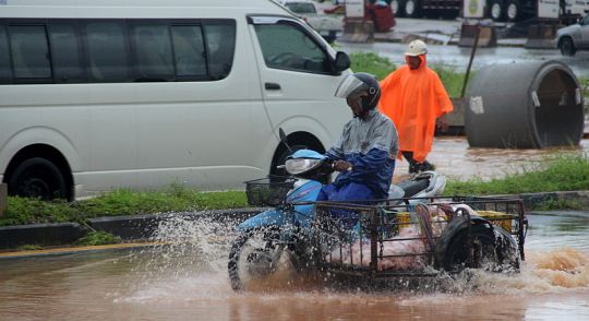 Число жертв наводнений на юге Таиланда выросло до 80 человек
