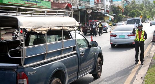 Полиция предупреждает, что с 5 апреля пристегиваться в Таиланде должны и водители, и пассажиры