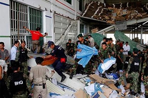 В Камбодже рухнула крыша обувной фабрики