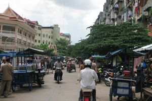 Грузовик с рабочими перевернулся в Камбодже, пострадали почти 60 человек