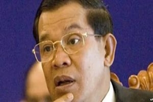 Глава правительства Камбоджи принял участие в церемонии введения в строй построенного китайской компанией моста