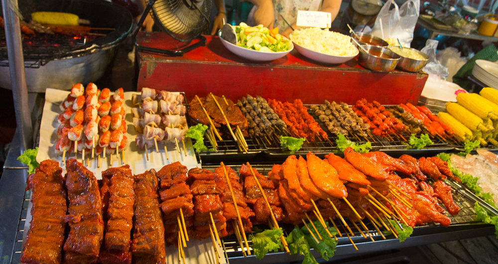 Наслаждаться едой с тайских рынков и ярмарок будет безопасно и не менее вкусно
