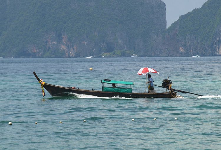 На Пхи-Пхи китаянке поранило ноги гребным винтом лодки