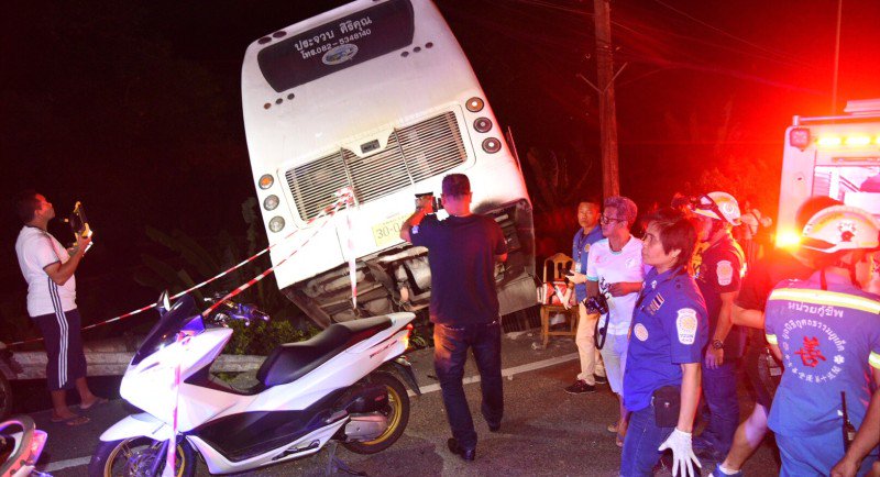 На спуске с Патонг-Хилл у автобуса с туристами отказали тормоза