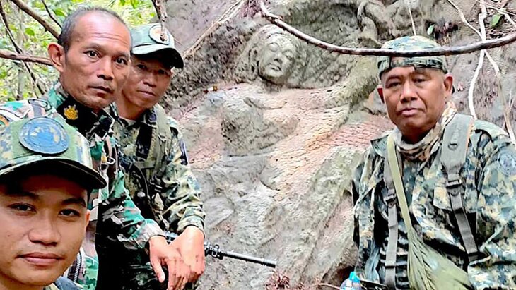Грибники из Таиланда нашли в лесу древнюю скульптуру матери Будды
