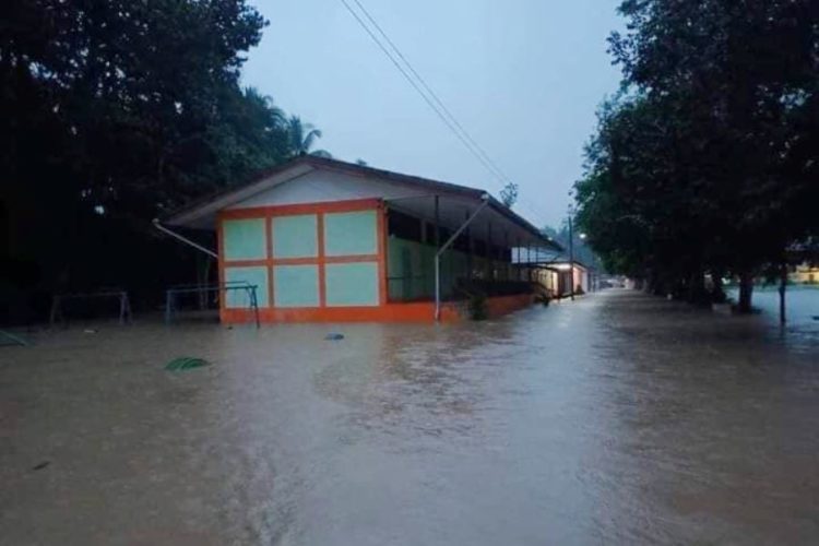 Юг Таиланда накрыли наводнения